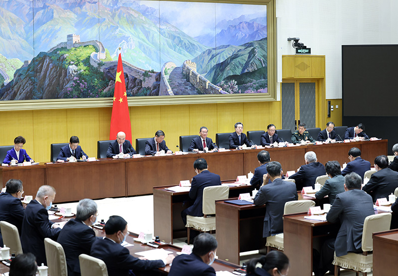 李強(qiáng)總理主持召開(kāi)國(guó)務(wù)院第一次全體會(huì)議